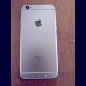 Selling a iPhone 6s used and UNLOCKED (light grey)